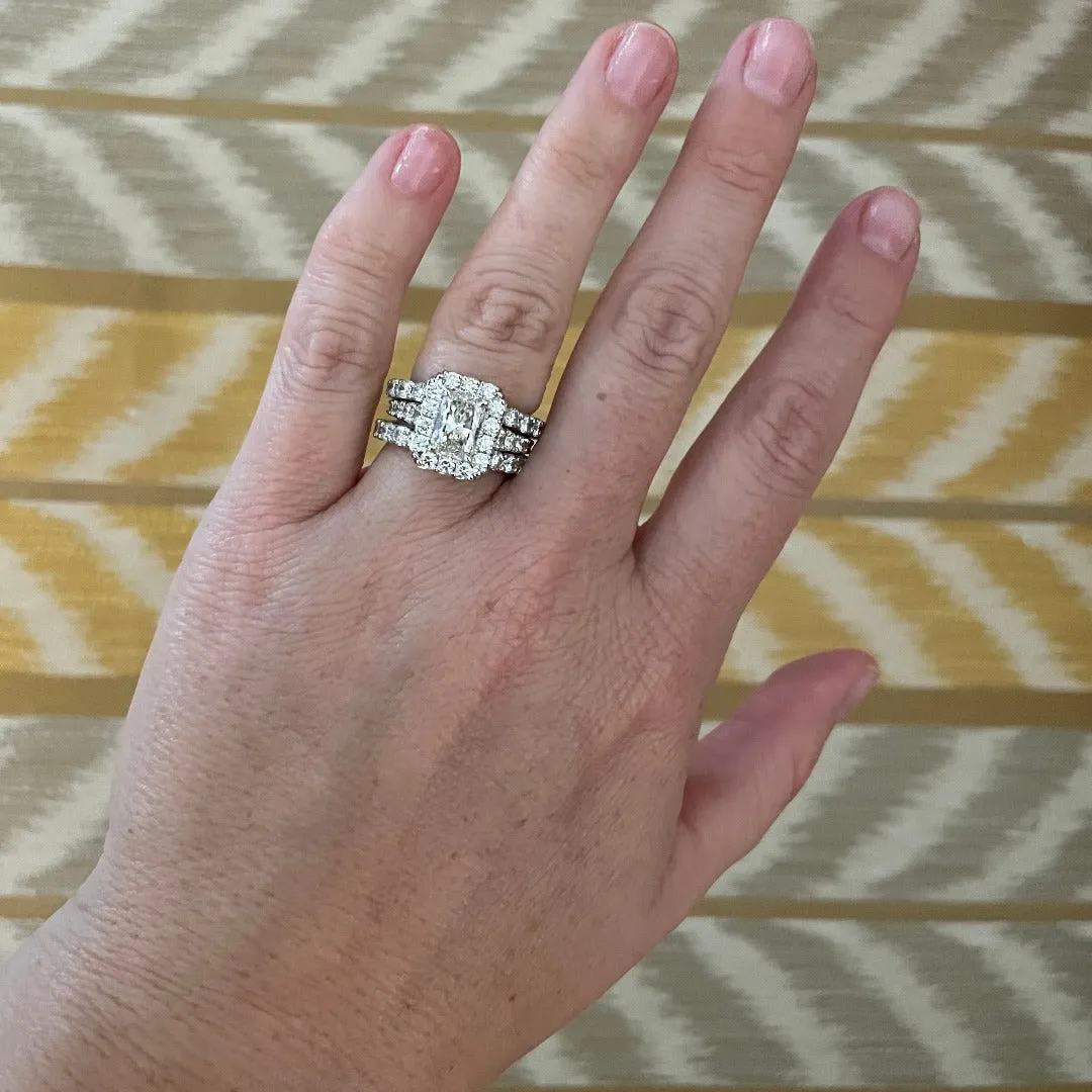 1.5ct Radiant Diamond Pavé Halo 18K Gold Engagement Ring