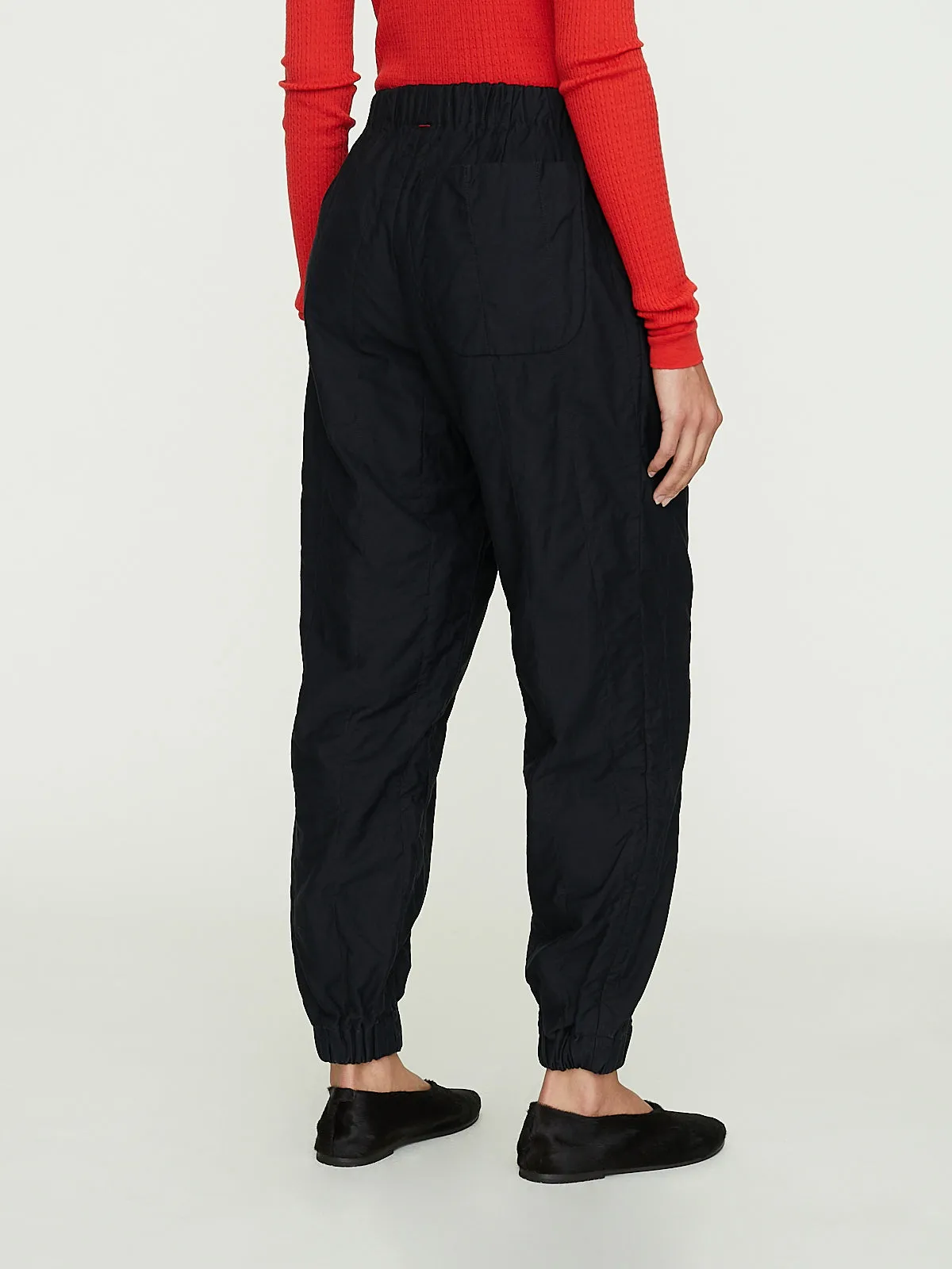 Isa Pant in Black