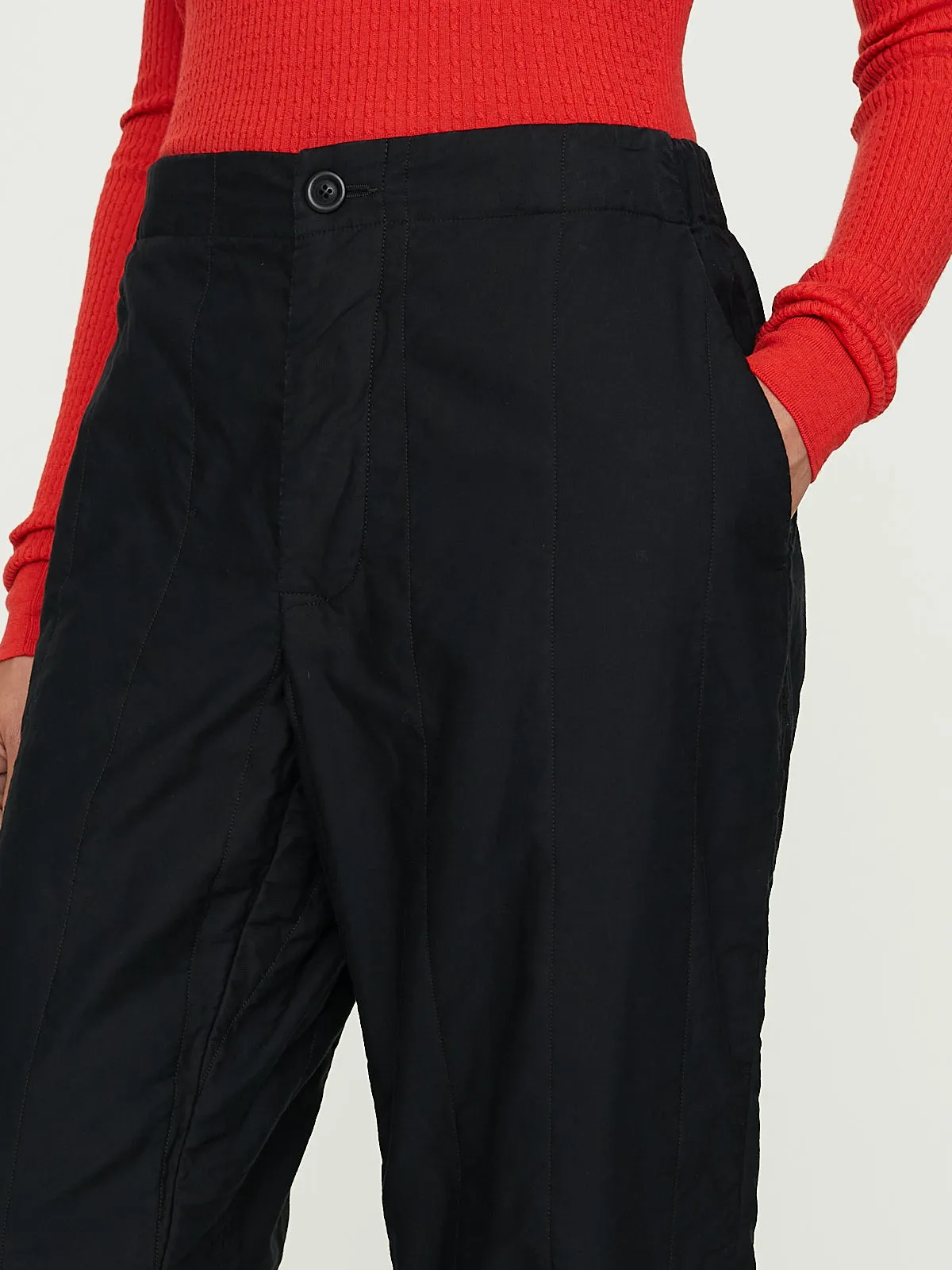 Isa Pant in Black