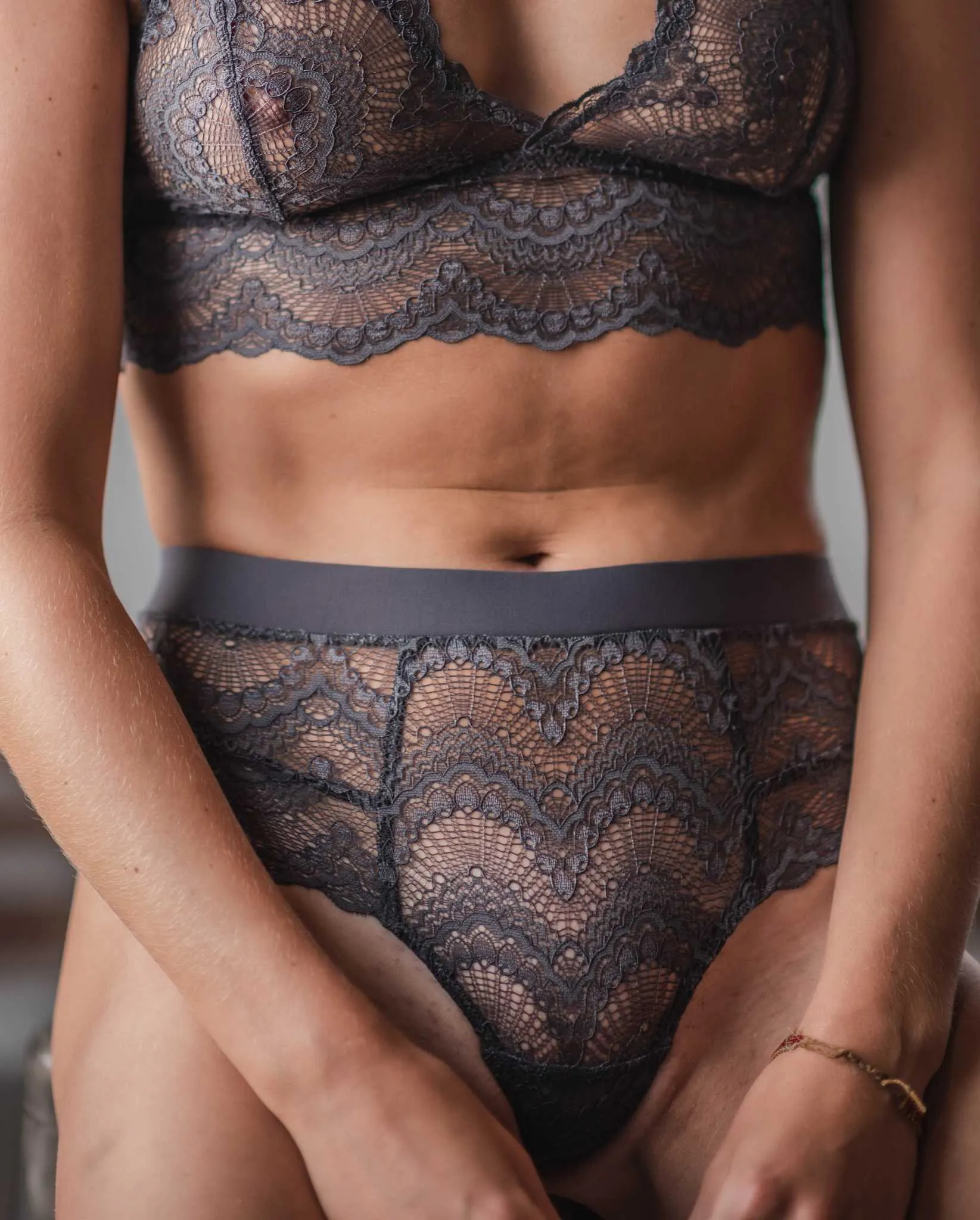Lace Highwaist String Grey